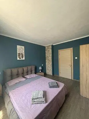 Aпартамент габи - център , тихо място , паркинг, Cash Only Apartment *