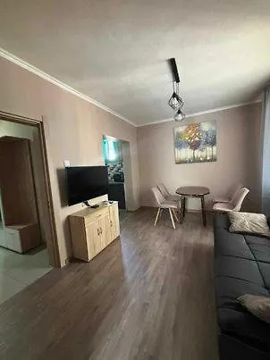 Aпартамент габи - център , тихо място , паркинг, Cash Only *