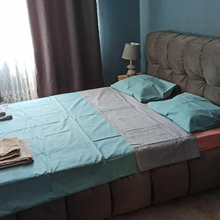 Aпартамент габи - център , тихо място , паркинг, Cash Only Apartment