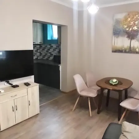 Aпартамент габи - център , тихо място , паркинг, Cash Only *