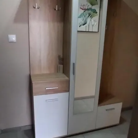 Aпартамент габи - център , тихо място , паркинг, Cash Only Apartment *
