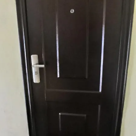 Aпартамент габи - център , тихо място , паркинг, Cash Only Apartment *