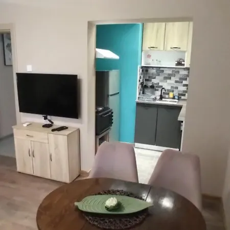 Aпартамент габи - център , тихо място , паркинг, Cash Only Apartment *